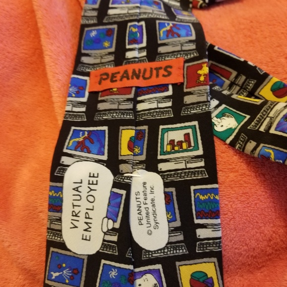 Snoopy Tie - Picture 4 of 4